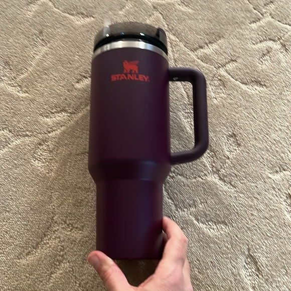 Stanley The Quencher H2.0 FlowState™ Tumbler | 40 OZ Deep Plum - Picture 5 of 7